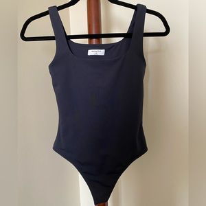 NWOT Aritzia (Babaton) Contour Square-neck Bodysuit - Size XS - Black